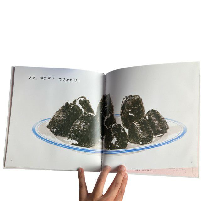 もう、本当に本物そっくりですよね。<br>最後はお子さまと一緒にパクパク食べる真似っこをして遊んでくださいね♪